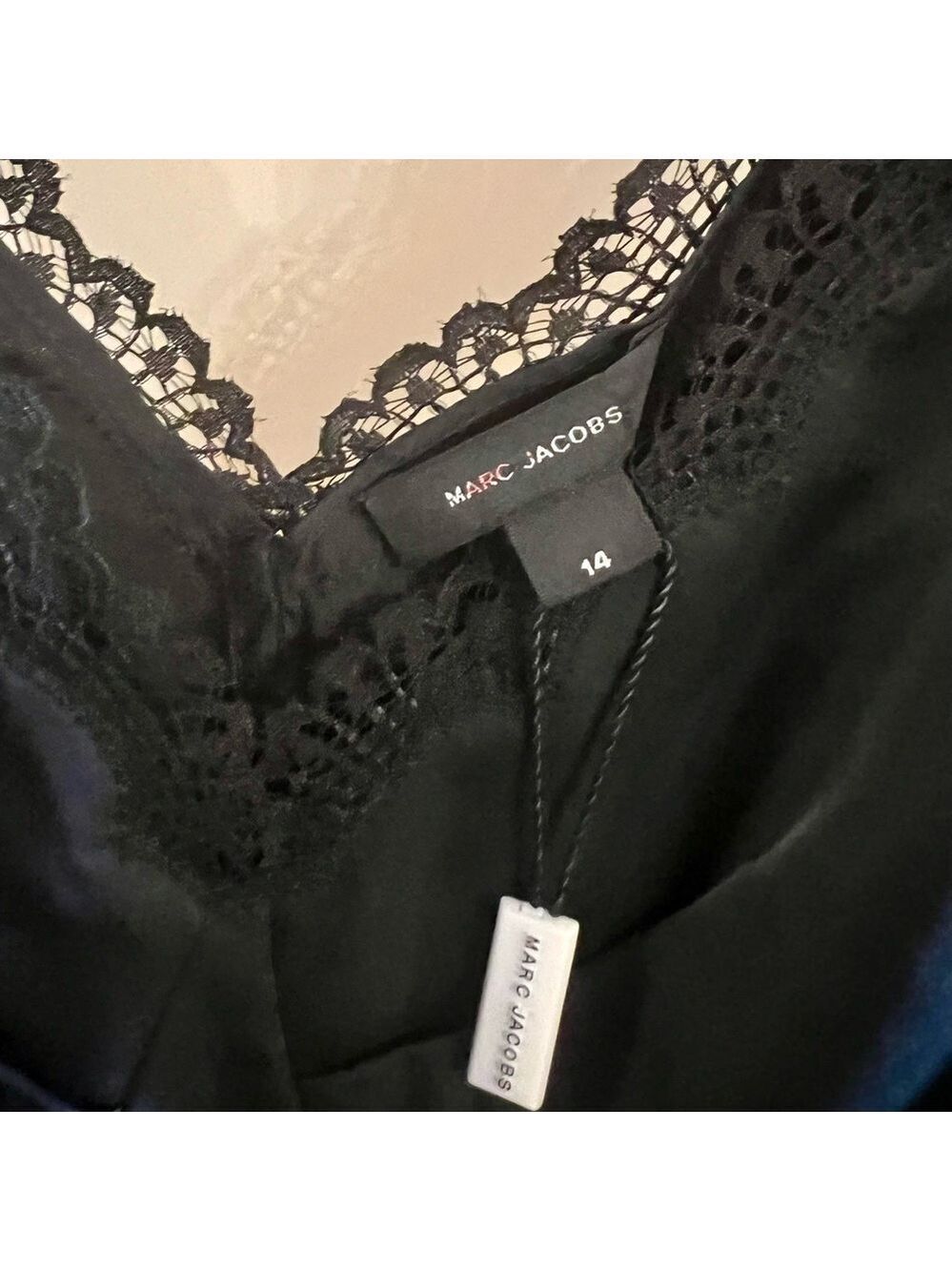 𝅺MARC JACOBS black cami top. Size 14 - Picture 3 of 10